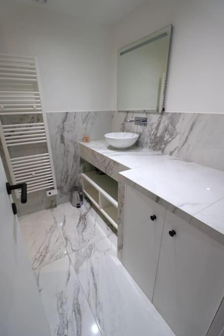 Apartamento Cocon Neuf - Coeur Du 11E París Exterior foto